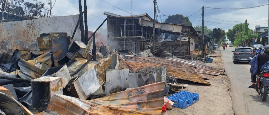 Kios-kios Jual Barang Seken di Tanjung Sengkuang Terbakar Menjelang Subuh