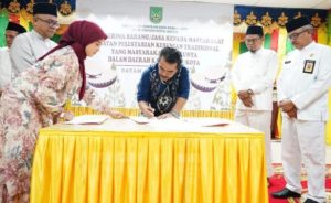Anggota DPRD Batam Serahkan Peralatan Kompang kepada Masyarakat