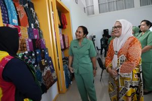 Kunjungi Gedung Dekranasda Batam, Marlin Dampingi Ketua Persit Kartika Chandara Kirana