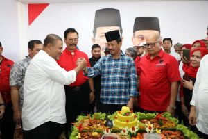 Rumah Pemenangan Rudi-Rafiq Diresmikan, Rudi Ajak Relawan Luruskan Isu Negatif di Medsos