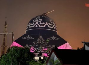 Batam Dilanda Hujan Deras dan Angin Kencang, Kubah Masjid Agung Raja Hamidah Patah