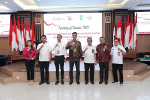 Perangkat Kecamatan & Kelurahan Batam Dilatih Cerdas Gunakan Produk Jasa Keuangan