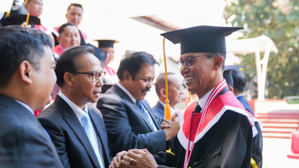 Amsakar Raih Gelar Doktor Ilmu Pemerintahan di IPDN : Berikan Kontribusi Terbaik Bagi Batam
