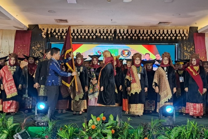 Saiful Badri Lantik Pengurus Bundo Limpapeh Gonjong Limo Batam