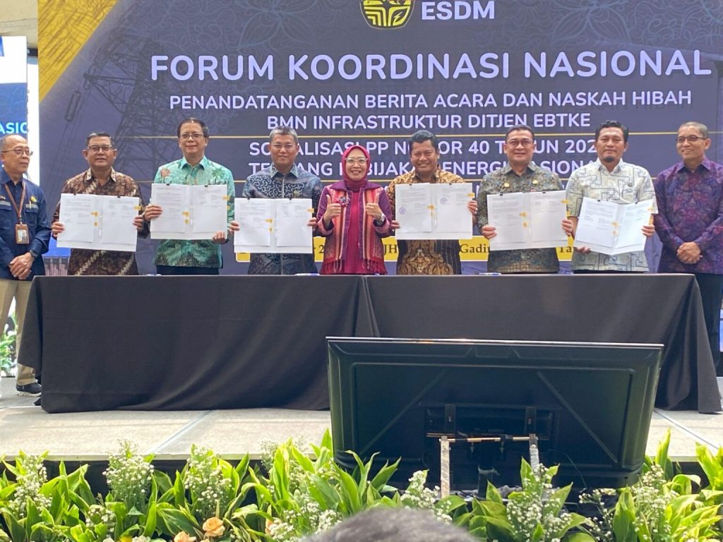 Pemko Batam Terima 150 Unit PJU Tenaga Surya dari Kementerian ESDM