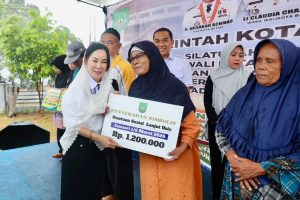 Li Claudia Pastikan Bantuan Lansia di Batam Terus Diperluas