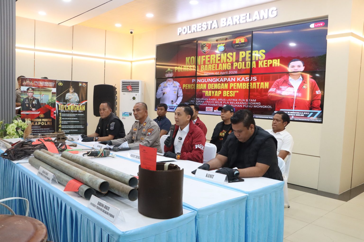 Geng “Rayap Besi” di Batam Diringkus, Pencuri Kabel, Travo PLN Hingga Pagar Pelabuhan