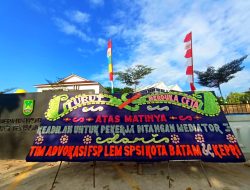Keadilan Pekerja ‘Mati’ di Tangan Mediator, LEM SPSI Kirim 2 Papan Bunga Duka ke Disnaker Batam